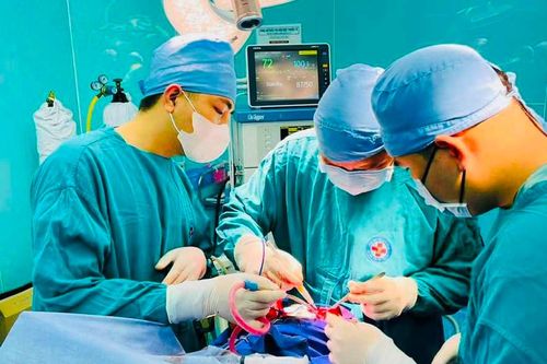 Giành giật sự sống cho người đàn ông bị chấn thương sọ não nặng, liệt nửa người