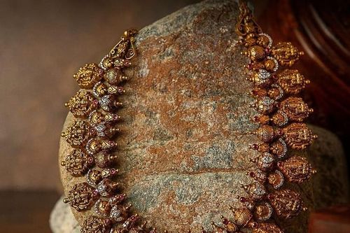 Những món đồ cổ mà mọi phụ nữ đều muốn sở hữu