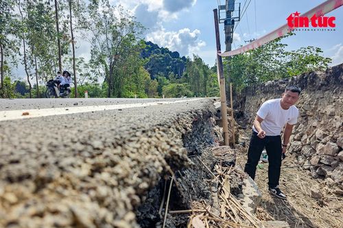 Sụt lún hàng trăm mét bờ kè dọc tuyến đường Tế Tiêu - An Phú