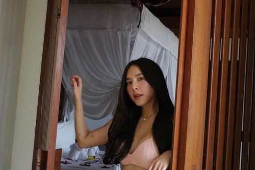 Giảng viên xinh nhất Thái Lan tăng gần 10kg để xinh đẹp hơn, cơ bụng hoàn hảo nhờ 1 điều