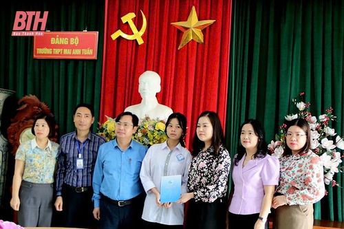 Mẹ đỡ đầu - kết nối yêu thương những mảnh đời bất hạnh