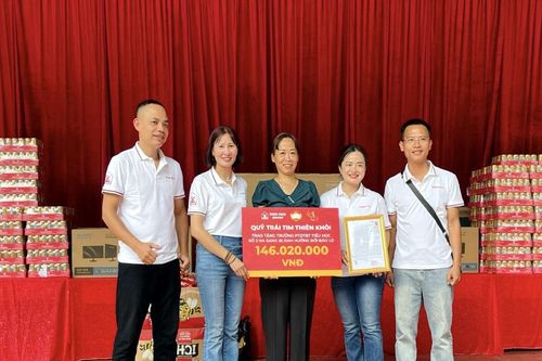 Hỗ trợ vật chất trị giá gần 500 triệu đồng cho 3 trường học huyện Mường Chà