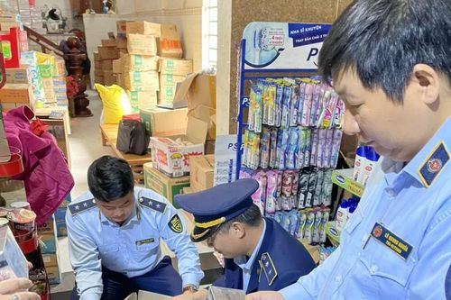 Bắt giữ lô hàng gần 210.000 bao thuốc lá giả