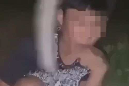 Xôn xao clip một nam sinh bị ép ăn đất