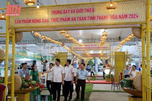 Kiểm tra gian hàng phục vụ Hội nghị kết nối cung - cầu và trưng bày giới thiệu sản phẩm nông sản, thực phẩm an toàn tỉnh Thanh Hóa năm 2024