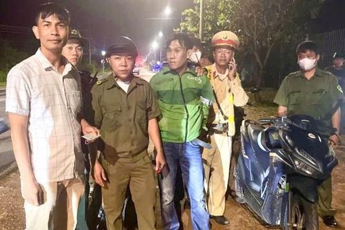 Bắt nóng 2 đối tượng trộm xe máy tại Định Quán