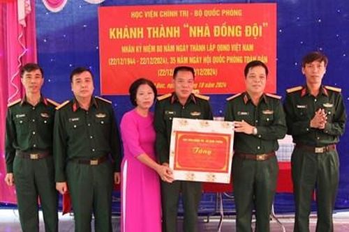 Học viện Chính trị khánh thành 'Nhà đồng đội' tặng Thiếu tá, QNCN Bùi Văn Tuấn