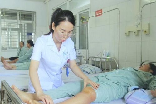 Cảnh báo biến chứng nhiễm khuẩn nguy hiểm do tiêm khớp thiếu an toàn