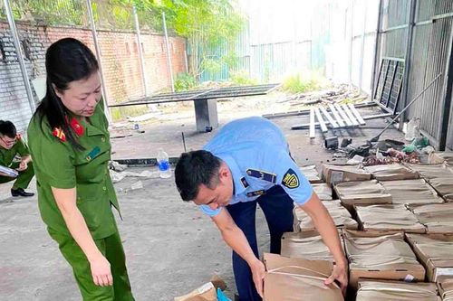 Hà Nội liên tiếp ra quân kiểm tra, bắt giữ nhiều vụ thực phẩm 'bẩn' số lượng lớn