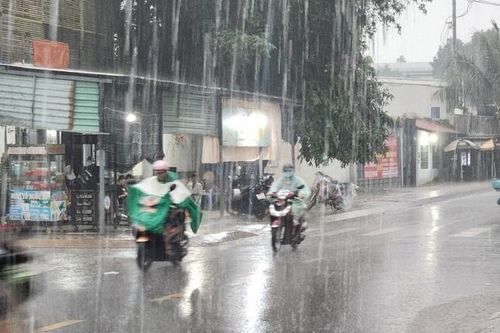 TP.HCM đang mưa rất lớn do ảnh hưởng bão Trà Mi