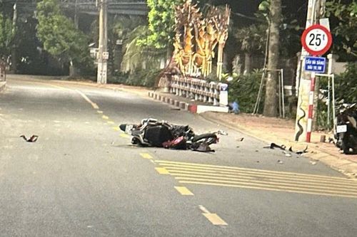 Tai nạn giao thông mới nhất 27/10/2024: thanh niên lao xe vào cột điện tử vong