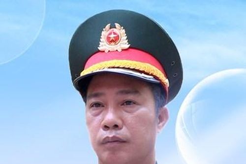 Chỉ huy trưởng gương mẫu, đi đầu