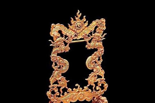 Đặc sắc 'rồng khênh kiệu mặt trời' bằng vàng ròng của nhà Nguyễn