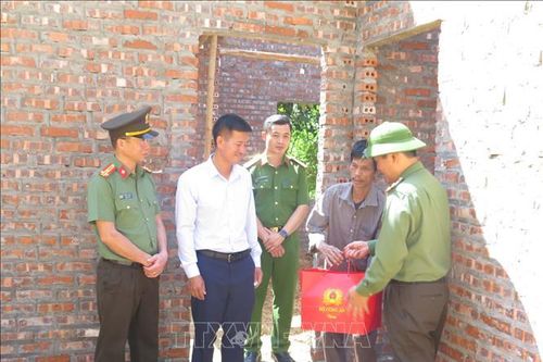 Hỗ trợ sớm, xây dựng nhà cho các hộ bị thiệt hại do bão, lũ tại Lào Cai