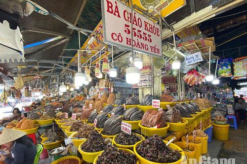 Lạc vào 'thủ phủ' khô, mắm