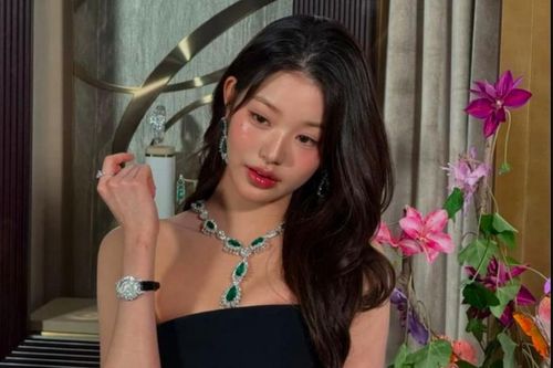 Sao Hàn 29/10: Công chúa Kpop đeo trang sức tiền tỷ, khoe nhan sắc ngọt ngào