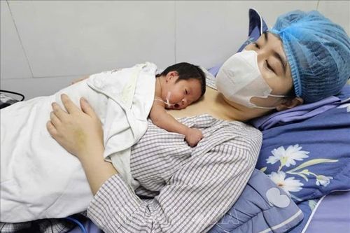 Điều trị, nuôi dưỡng thành công bé gái sinh non nặng 1kg