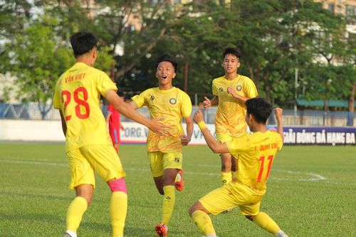 Trẻ Đông Á Thanh Hóa đánh rơi chiến thắng đáng tiếc