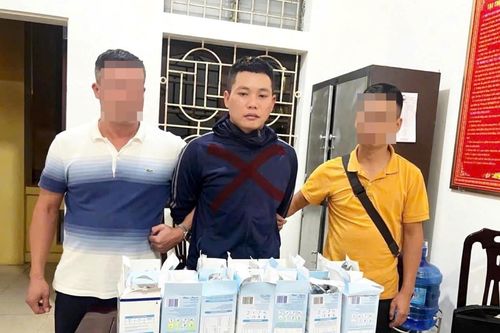 Phát hiện 9,3 kg ketamin ngụy trang trong kiện hàng sữa