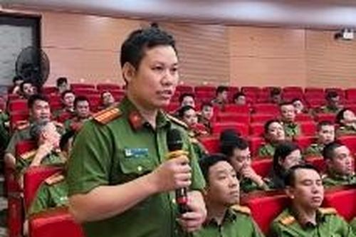 Đối thoại với cán bộ chiến sỹ Công an 21 phường để giải quyết các khó khăn, vướng mắc