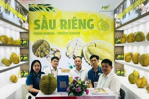Khách hàng quốc tế quan tâm đến nông sản Việt tại Hội chợ Xuất nhập khẩu Trung Quốc