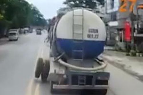 Xe bồn rơi bánh khi đang di chuyển gây mất an toàn giao thông