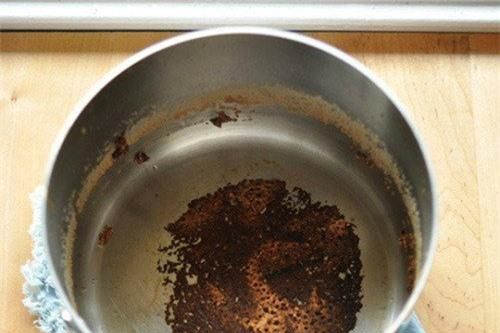 Mẹo cực hay rửa sạch xoong nồi bị cháy không cần tốn sức