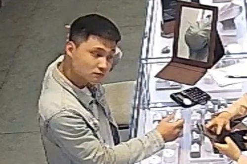 Đà Nẵng: Giả vờ mua rồi trộm nhẫn kim cương gần 79 triệu đồng