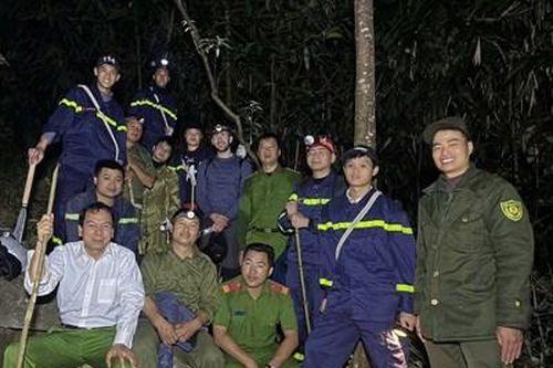 Sa Pa tìm kiếm xuyên đêm du khách nước ngoài lạc trong rừng Vườn Quốc gia Hoàng Liên