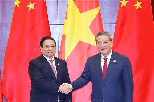 Thủ tướng Phạm Minh Chính gặp Thủ tướng Trung Quốc Lý Cường
