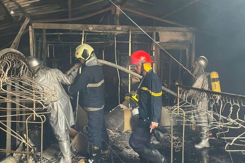 Kịp thời khống chế, dập tắt vụ cháy nhiều nhà dân ở Hoàng Mai