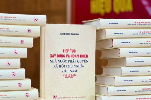 Ra mắt sách 'Tiếp tục xây dựng và hoàn thiện Nhà nước pháp quyền XHCN Việt Nam'