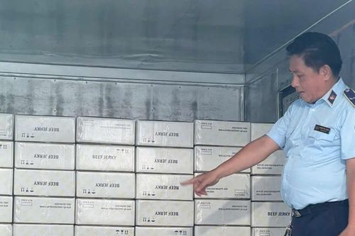 Thu giữ hơn 1 tấn khô bò 'bốn không' đang được chào bán trên mạng xã hội