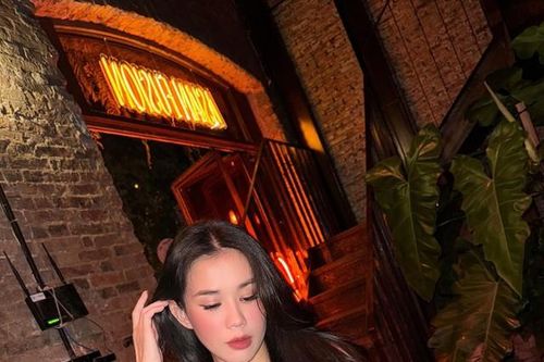 Nhan sắc hot girl Sài Thành đời đầu từng bị gạ gẫm 'đi khách'