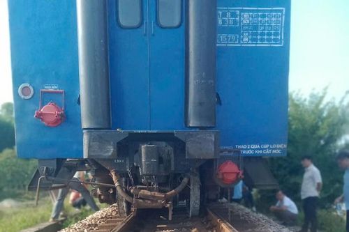 Tàu SE7 gặp sự cố khiến đường sắt Bắc – Nam ách tắc gần 4 tiếng