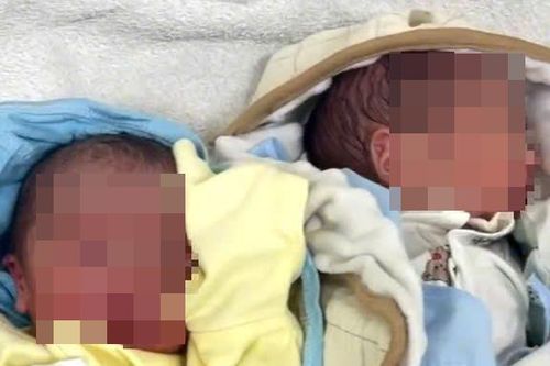 Hai bé trai sơ sinh bị bỏ trong thùng xốp ở huyện Hóc Môn