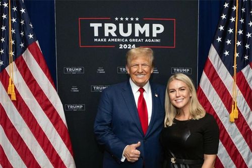 Chân dung thư ký báo chí Nhà Trắng trẻ nhất Mỹ gia nhập chính quyền ông Trump