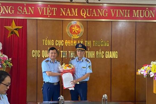 Công bố quyết định về công tác cán bộ tại Cục Quản lý thị trường tỉnh Bắc Giang