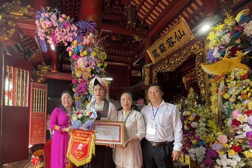 Khai mạc Liên hoan Thực hành Tín ngưỡng thờ Mẫu Tam phủ của người Việt tại đền Ông Hoàng Mười