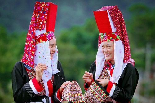 Trải nghiệm nét văn hóa của 54 dân tộc qua 'Sắc màu các dân tộc Việt Nam'