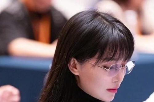 Lý Tử Thất xuất hiện sau bức ảnh gây sốc