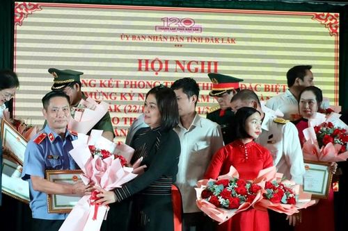 VKSND tỉnh Đắk Lắk nhận 2 Bằng khen trong Phong trào thi đua đặc biệt