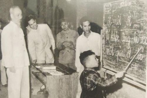 Giá trị trường tồn của tư tưởng Hồ Chí Minh: Từ bình dân học vụ đến bình dân học vụ số