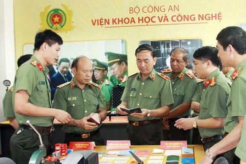 Tạo hành lang pháp lý để quản lý hoạt động thông tin khoa học và công nghệ Công an nhân dân