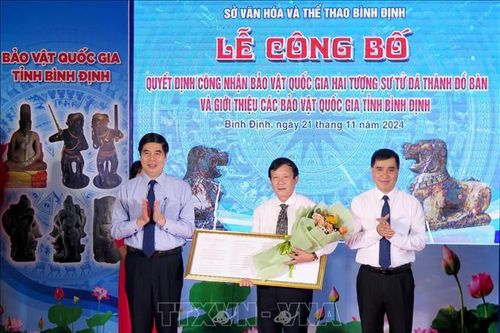Công nhận bảo vật Quốc gia 'Hai tượng sư tử đá thành Đồ Bàn'