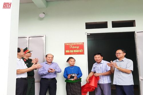Khánh thành, bàn giao nhà ở cho hộ gia đình có hoàn cảnh khó khăn tại Như Xuân
