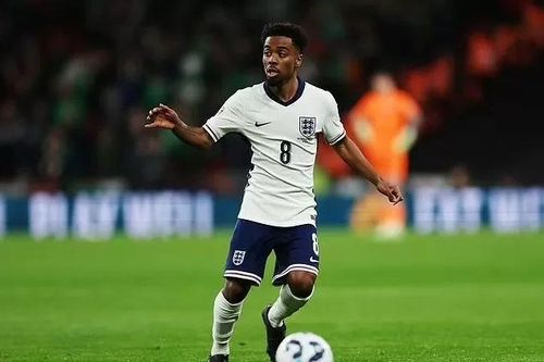 MU tính lên kế hoạch tái ký miễn phí Angel Gomes