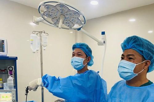 Phẫu thuật nội soi điều trị viêm phúc mạc do thủng túi thừa manh tràng