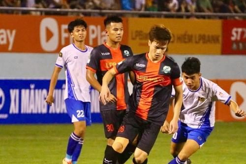 Giải hạng Nhất: Tam mã hay song mã?