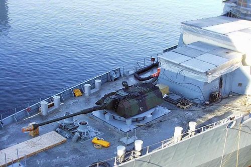 Ý tưởng độc lạ lắp tháp pháo PzH 2000 lên khinh hạm của Hải quân Đức